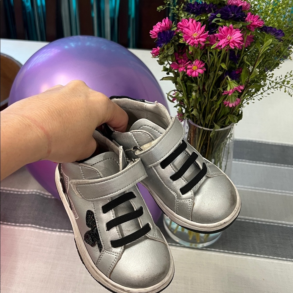 Tenten Silver and Black Baby Botte Size 24
